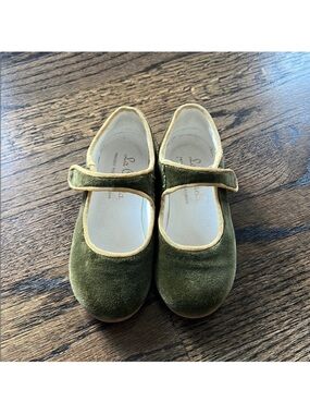 La Coqueta Olive Green Velvet Mary Jane Shoes with tan trim. Size 26
